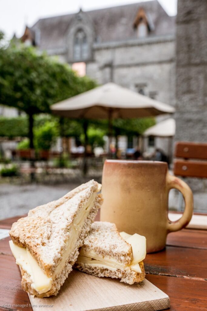 25_-Bier-brood-en-kaas-van-de-abdij
