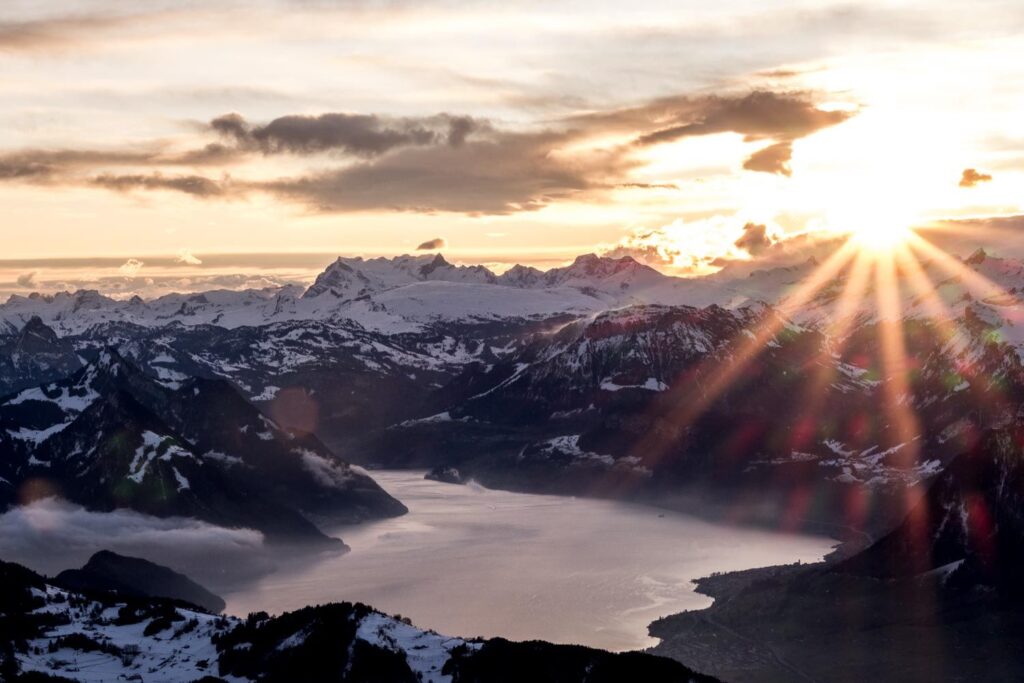33_-Zonsopkomst-boven-de-Vierwaldstattersee